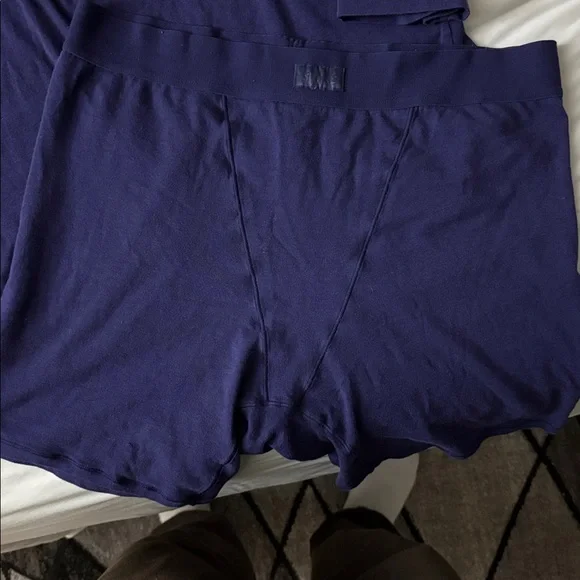 Skims boyfriend boxers & long sleeve tee set - Picture 4 of 9